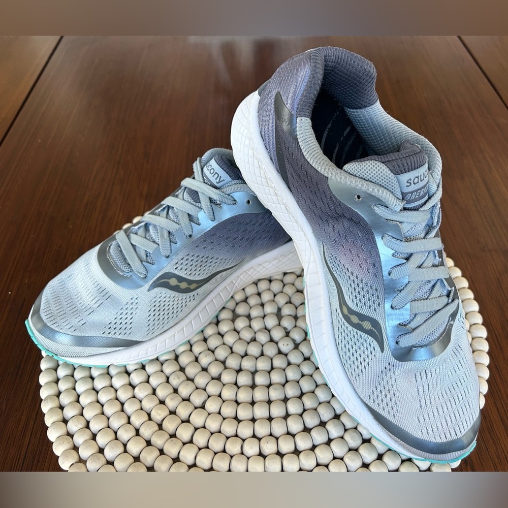 Saucony Breakthru 4 Running Shoe•Ladies size 7.5•Fog Grey/Teal